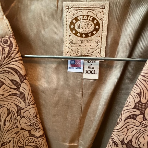 Elegant Floral Patterned Vest - Picture 3 of 3